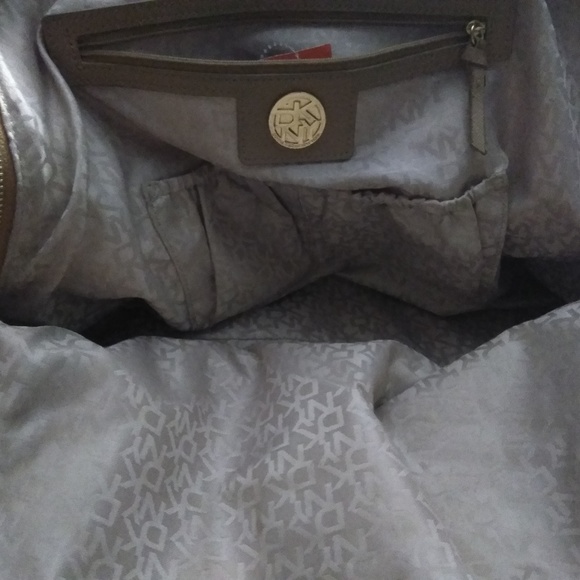 DKNY PEBBLE LEATHER ZIP ZIP SATCHEL HANDBAG - Picture 2 of 6